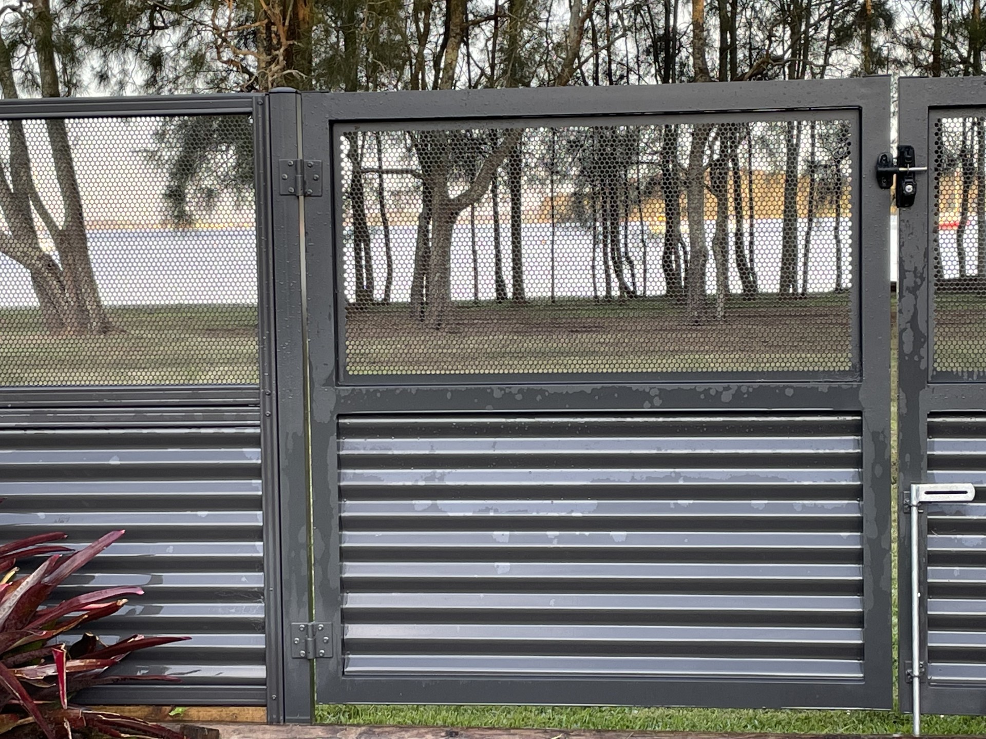 Textured Monument pool fencing, Tanilba Bay NSW
