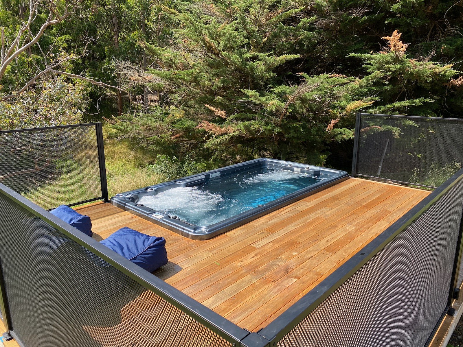 Pure Perf black fencing around a spa, Victoria
